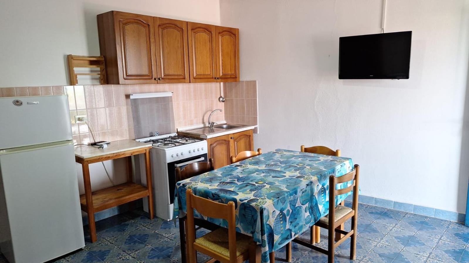 Villaggio Camping La Scogliera Рикади Екстериор снимка