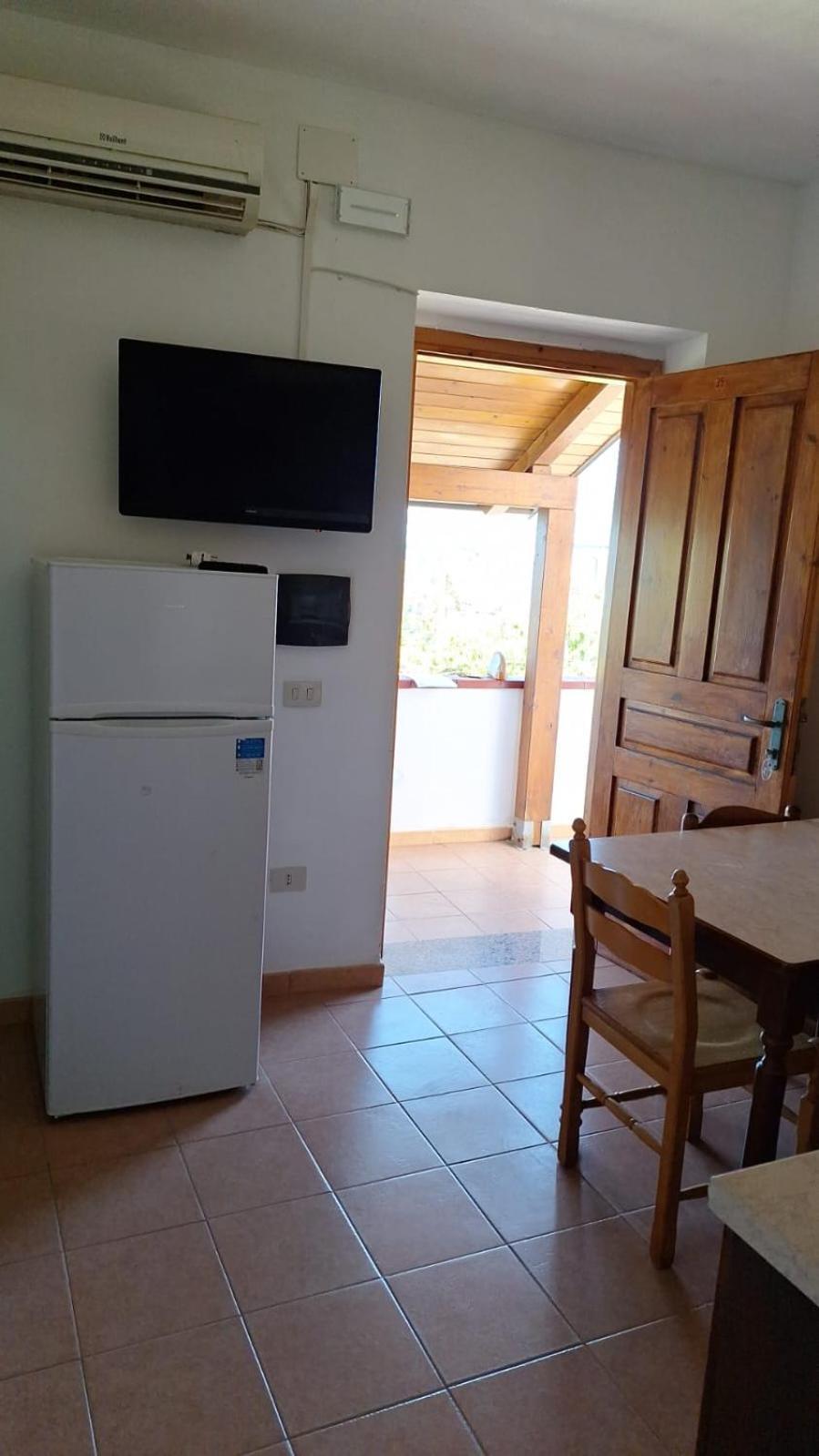 Villaggio Camping La Scogliera Рикади Екстериор снимка