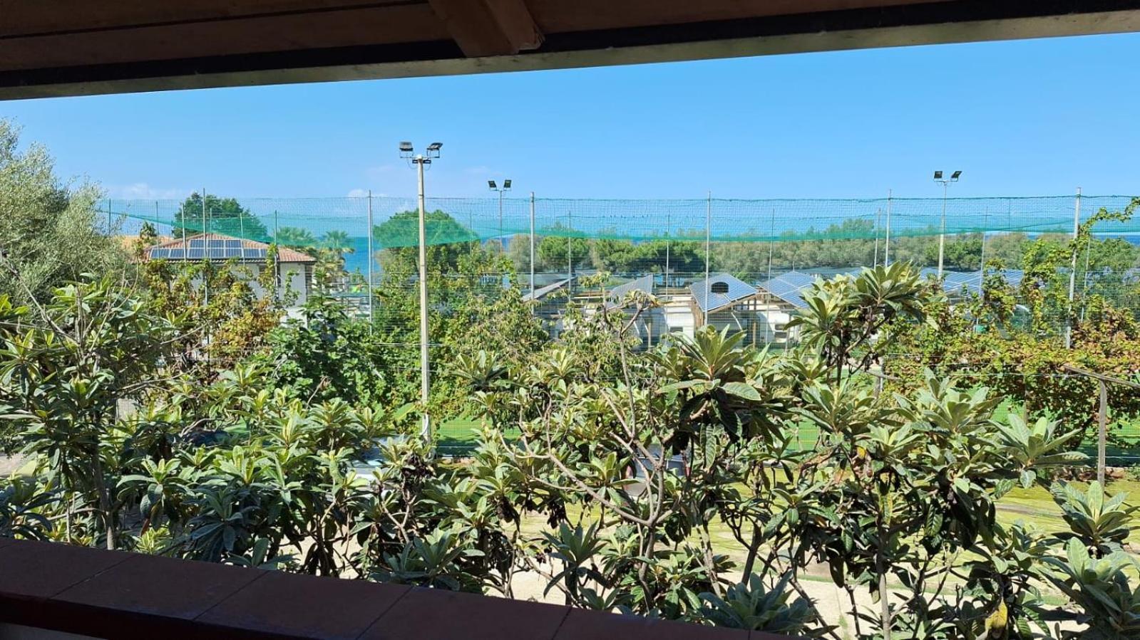 Villaggio Camping La Scogliera Рикади Екстериор снимка